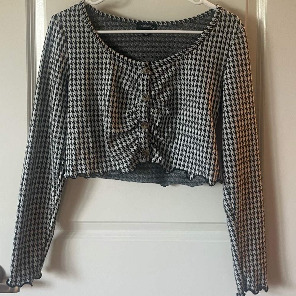 Dry goods cropped long sleeve